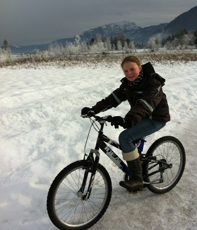 (Rad)akitv im Schnee am Walchsee, Copyright Tedda Roosen