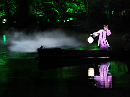 Die Darsteller am Westsee scheinen über das Wasserfläche zu schweben. (Foto: Hangzhou Tourism Commission