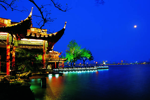 Aberndstimmung am Westsee im chinesischen Hangzhou. (Foto: Hangzhou Tourism Commission)