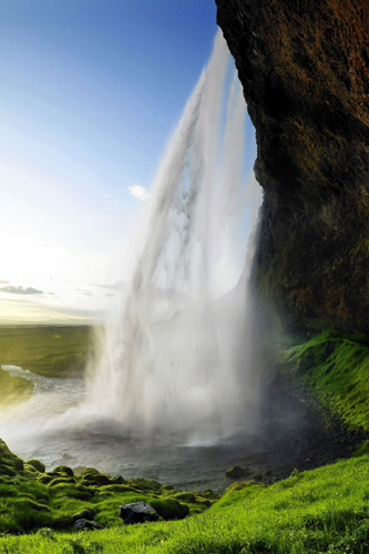 Der Seljalandsfoss gehört zu den berühmtesten Wasserfällen Islands. (Foto: Icelandair)