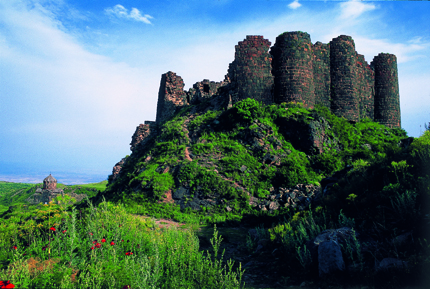 Ein Relikt aus längst vergangegen Tagen - die Amberd Festungsanlage. (Foto Tufenkian Hospitality)