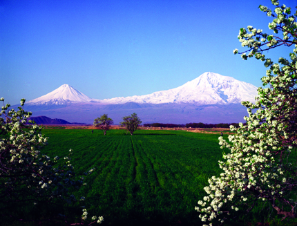 Schneebedeckter Hinbgucker: Der Berg Ararat. (Foto: Hrair Hawk)