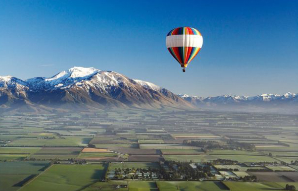 Eine abgehobene Art Neuseeland kennen zu lernen: Eine Ballonfahrt über den Canterbury Plains.
