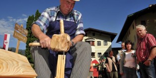 Auf dem Holzweg in Alpbach