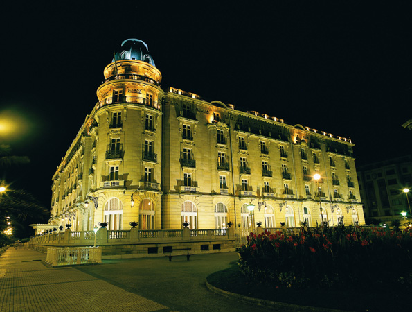 Einer der markantesten Blickfänge im spanischen San Sebastian: Das Luxushhotel María Cristina.