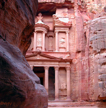 Auch Jordanien - hier das Schatzhaus in Petra - gehört zum Portfolio von trip.me. (Foto: Karsten-Thilo Raab)