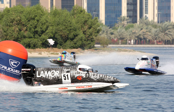 Teil des "Sharjah Water Festival": Das F1 Powerboat Race. 