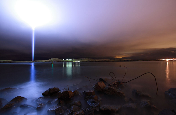 Strahlt bis zu vier Kilometer hoch in Islands Nachthimmel: Die Lichtinstallation des Imagine Peace Tower.