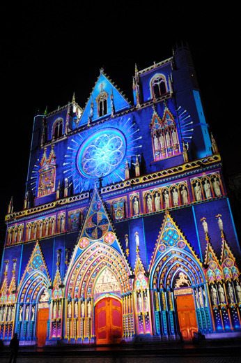 Prächtig illuminiert: Die Kathedrale Saint Jean lumire. (Foto:  