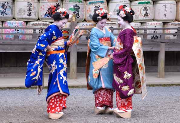 Bei Touren durch Japan begenen einem immer wieder auch Japaner in traditioneller Kleidung. 