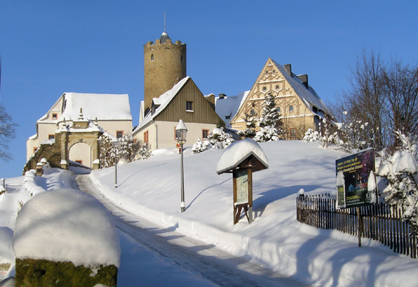 Burg Scharfenstein liegt unweit des Erzgebirgsstädtchens Zschopau. Ein Besuch der Familien-Burg verspricht gerade in den Ferien oder am Wochenende jede Menge Spaß und Abwechslung. (Foto: djd)