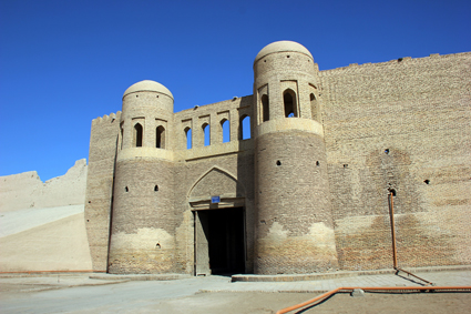 Das Tosh Darvoza, das Südtor, eines von vier Portalen in der Stadtmauer. (Foto: Karsten-Thilo Raab)