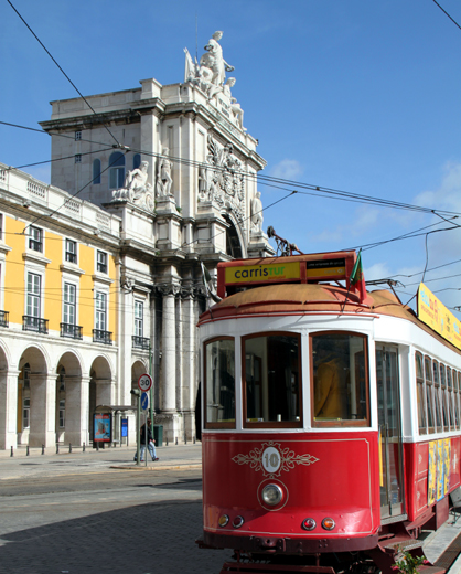 Auf ihrer Fahrt durch Lissabon rollt die 28 an den markantesten Sehenswürdigkeiten der portugieischen Hauptstadt    vorbei. (Foto: Karsten-Thilo Raab)