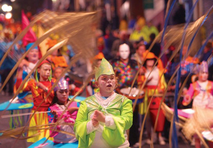 Auch Lichterwanderungen und farbenfrohe Paraden sind Teil des irischen Halloweens. (Fotos: Tourism Ireland)