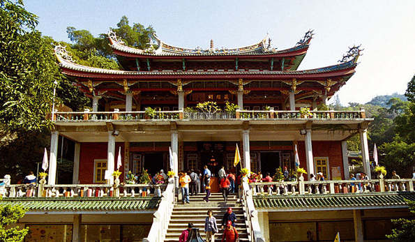 Eines der prächtigsten Gebäude in Xiamen: der Nanputuo Tempel. 