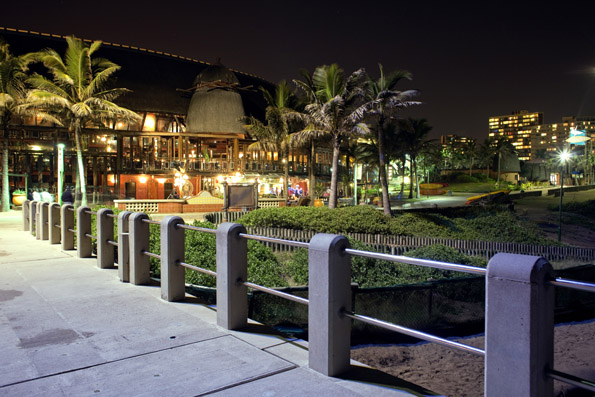 Stimmungsvoll gibt sich Durban - wie hier am Ushaka Pier - nicht nur in den Abendstunden. ( Fotos www.dein-suedafrika.de) 