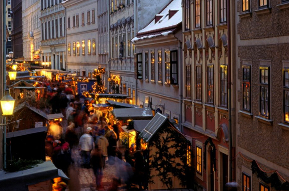 Am Spittelberg lassen sich Weihnachtsvergnügen und Einkaufsspaß kombinieren. (Foto: Manfred Horvath)