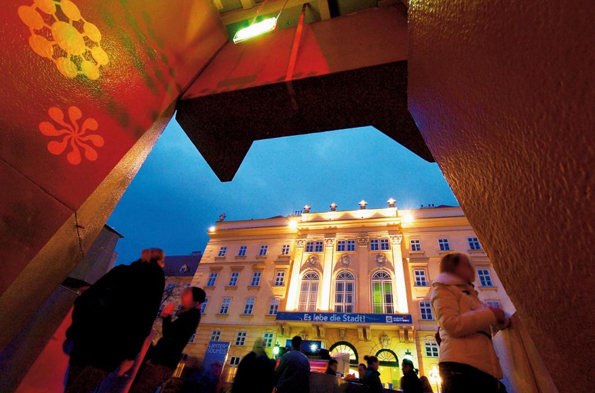 Stimmungsvoll präsentiert sich das Wiener Museums Quartier in den Wochen vor Weihnachten. (Foto: Karl Thomas)