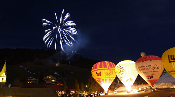 Für das Ballonglühen gibt es während des Internationalen Ballonfestivals im Tannheimer Tal gleich drei Termine. (Fotos: TV Tannheimer Tal