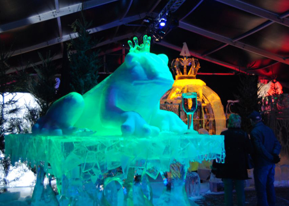 Im Vorjahr lockte das Eisskulpturenfestival 145.000 Besucher nach Zwolle. (Foto: NBT)
