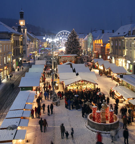 Loeben, ein weihnachtliches Gedicht - scheinbar in Puderzucker getaucht: (Foto: Freisinger)