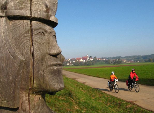 Der Kocher-Jagst-Radweg ist eine Route mit besonderen kulturellen Highlights. (Foto: djd)