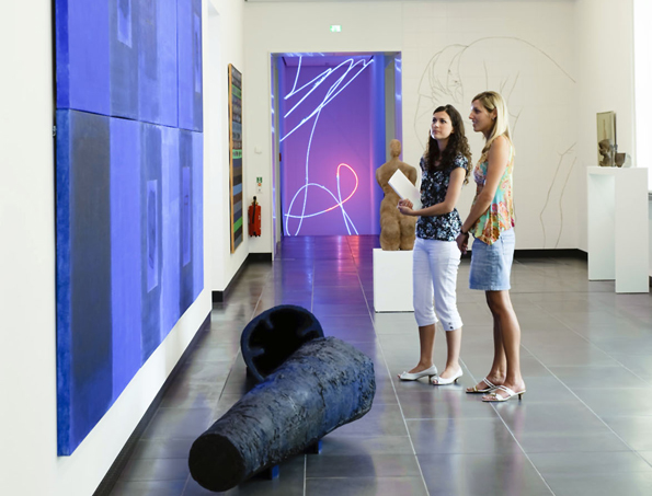 Die Kunsthalle Schweinfurt ist im Gebäude des ehemaligen Ernst-Sachs-Hallenbads untergebracht und zeigt neben hochkarätigen Dauersammlungen aktuell die Ausstellung "Sammlung Gunter Sachs". (Foto: Andreas Hub)