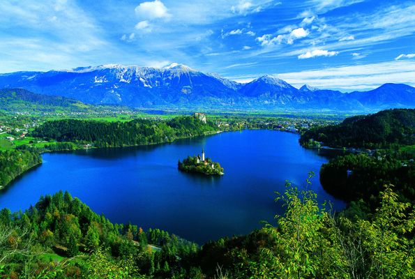 Auch Slowenien - wie hier bei Bled - zieht immer mehr Autoreisende in seinen Bann. 