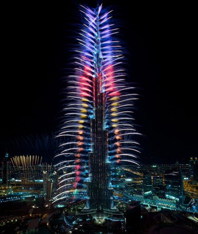 Spektakulär in Szene gesetzt wird in der Silvesternacht auch das Burj Khalifa in Dubai. 