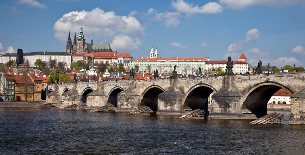 Prag steht als die "goldene Stadt" schon lange auf der Liste der Lieblingsziele, die mit dem Auto angesteuert werden können. (Foto Czech Tourism)