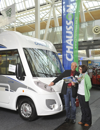 Bei der Caravn &Camping Messe in Hannover können Wohnmobile verschiedener Hersteller bequem miteinander verglichen werden.
