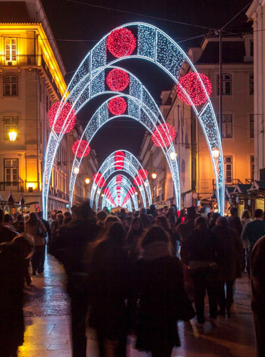 Ein Lichtermeer begleitet das abendliche Ausgehvergnügen in der Weihnachtszeit. (Fotos: Turismo de Lisboa)
