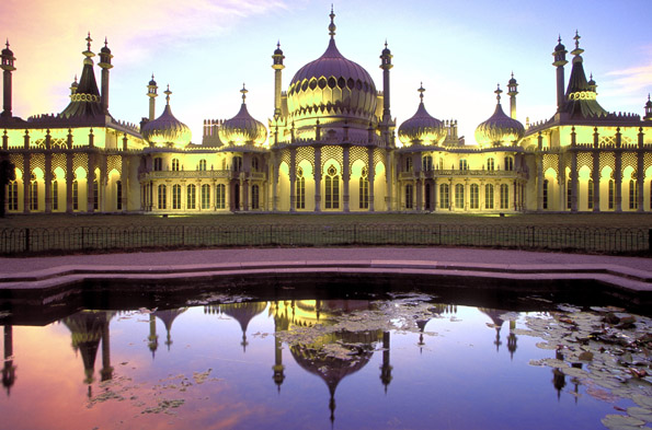 Nicht nur mit dem indisch anmutenden Royal Pavillion hat Brighton einiges Überraschendes zu bieten. (Foto: Visit Britrain)