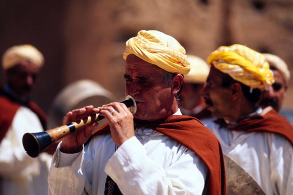 Auf dem Djemaa el Fna in Marrakesch geben Musiker Kostproben ihres Könnens.