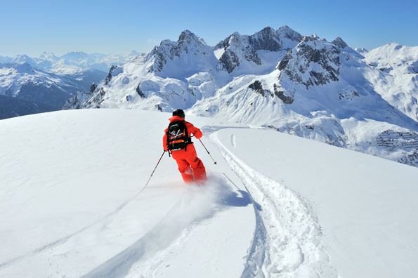 Tiefschneefahren ist ein besonderer Genuss in Lech-Zürs. (Foto: Sepp Mallaun)