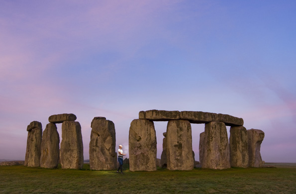 Nach Einrichtung des neuen Besucherzentrums ist der Blick auf die Steinkreise in Stonehenge wieder frei. (Foto: Visit Britain)