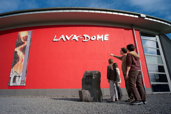 Im Lava-Dome kann man einen Vulkanausbruch erleben, ohne in Gefahr zu geraten. (Foto: Klaus-Peter Kappest)