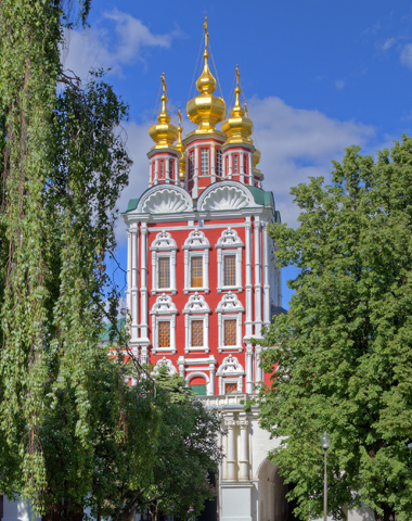 Eine der Prachtfassaden Moskaus: Das Nowodewitschi-Kloster.