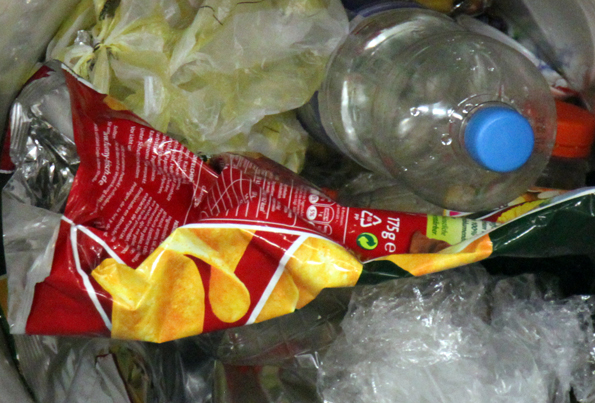 Arglos weggeworfener Müll wir auf dem Mount Everest mehr und mehr zum Problem. (Foto Karsten-Thilo Raab)