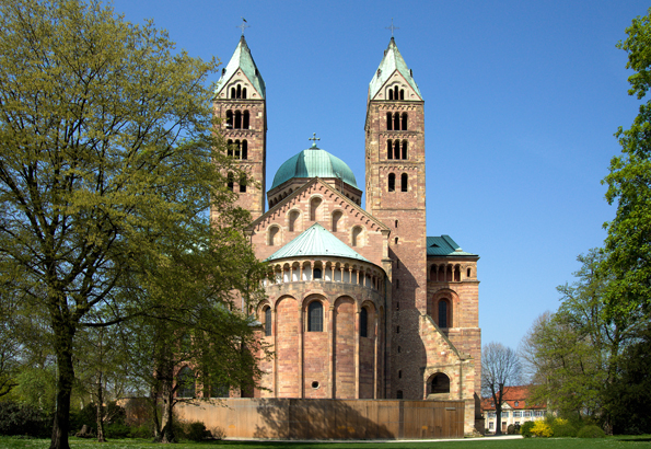 Steht als Meisterwerk der Kirchenbaukunst als Weltkulturerbe unter dem Schutz der UNESCO: Der  Dom St. Maria und St. Stephan in Speyer. (Foto: Alfred Hutter)