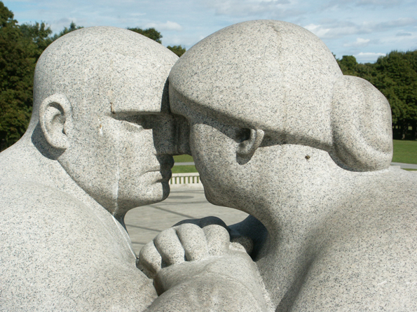 Ein echter Blickfang: Die riesigen Skulpturen im Vigelands-Park in Oslo. (Foto: Karsten-Thilo Raab)