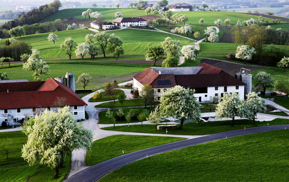 Die typische Landschaft im Mostviertel mit ihren Vierkanthöfen. (Fotos: Niederösterreich Tourismus)