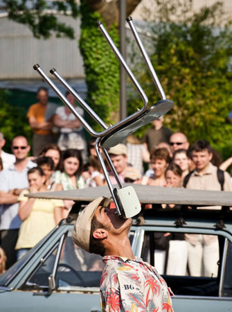 Drei Tage lang verspricht das Straßentheaterfestival Les Turbulentes beste Unterhaltung. (Foto Rémi Vimont)