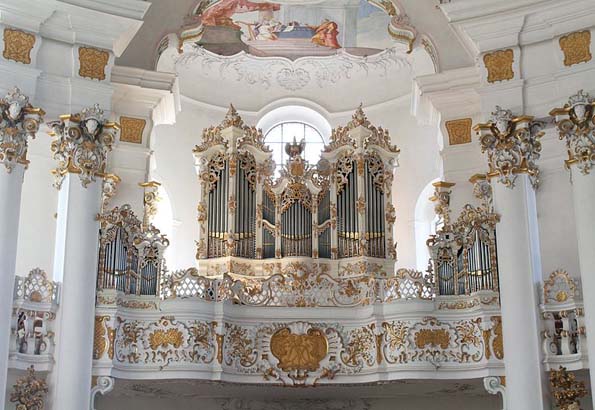 Die beeindruckende Orgel der Wallfahrtskirche zum Gegeißelten Heiland.