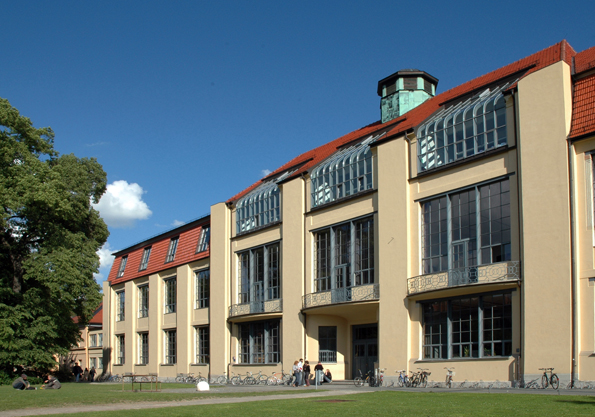 Teil des Weltkultuerbes der UNESCO: die berühmte Bauhaus-Universität in Weimar. (Foto: Nathalie Mohadjer)