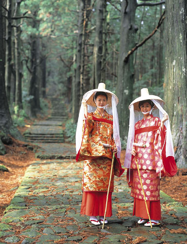 Rund um Kanazawa pflegen die Japanern ihre alten Traditionen bis zum heutigen Tage.