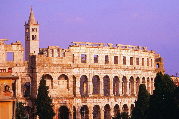 Das römische Amphietheater ist das Wahrzeichen von Istriens größter Stadt, Pula. 