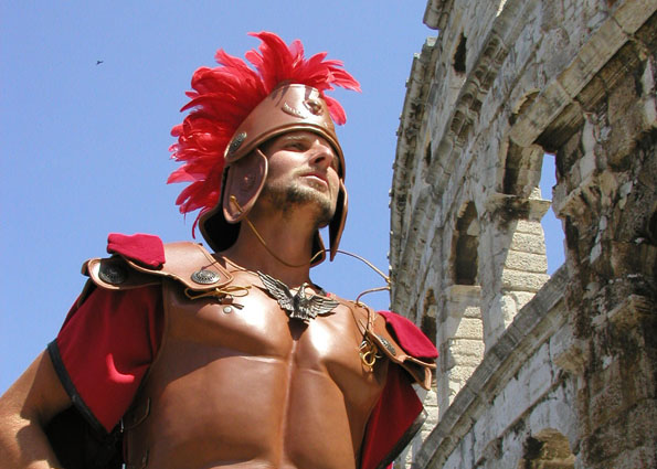 In Pula laden die Gladiatorenkämpfe an historischer Stätte zu einer Zeitreise ein. 