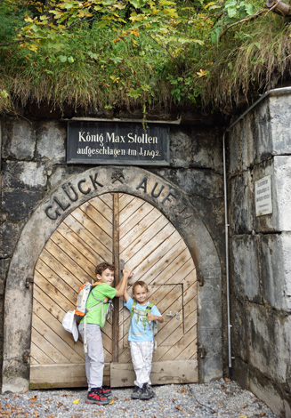 Das Eingangsportal des König-Max-Stollen. Ein Stück des Original-Stollens kann ab sofort kostenlos besichtigt werden.