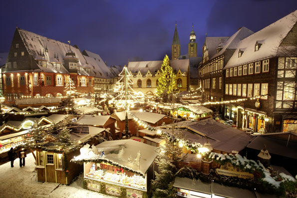 Die mittelalterliche Altstadt in Goslar wird im Advent zum Weihnachtswald.